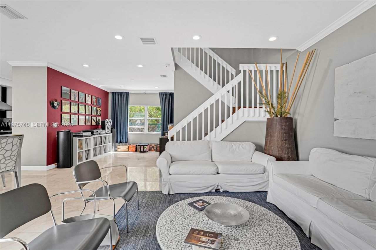 1425 Weeping Willow Way, Hollywood, FL 33019 Photo