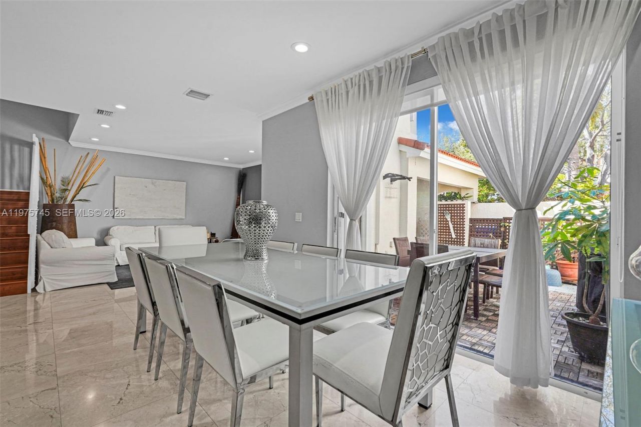 1425 Weeping Willow Way, Hollywood, FL 33019 Photo