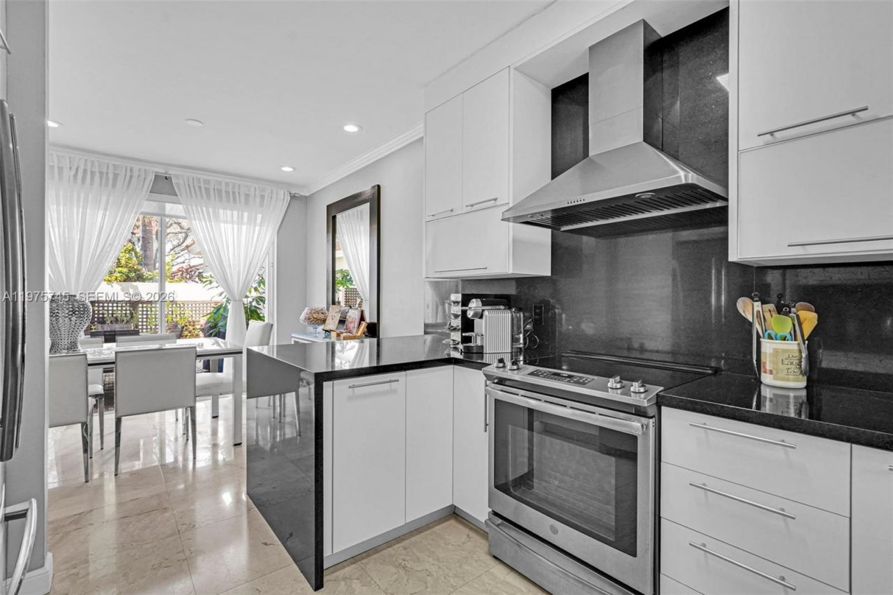 1425 Weeping Willow Way, Hollywood, FL 33019 Photo