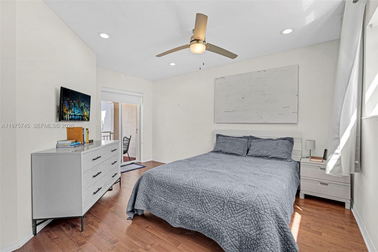 1425 Weeping Willow Way, Hollywood, FL 33019 Photo