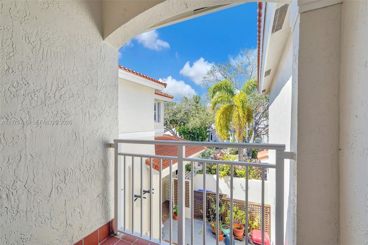 1425 Weeping Willow Way, Hollywood, FL 33019 Photo