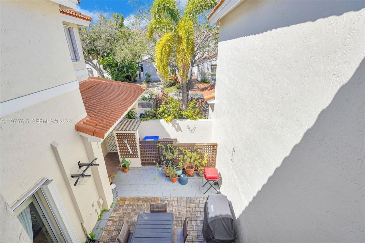 1425 Weeping Willow Way, Hollywood, FL 33019 Photo