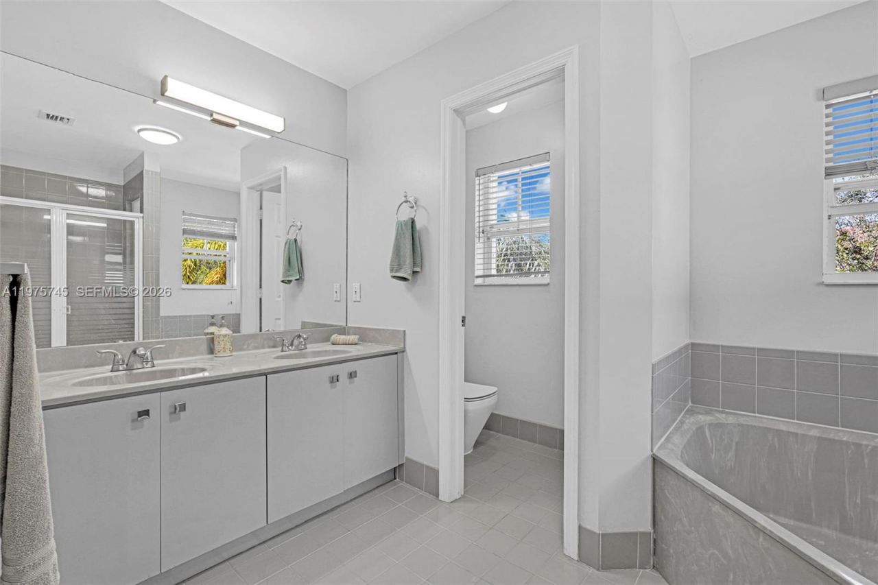 1425 Weeping Willow Way, Hollywood, FL 33019 Photo