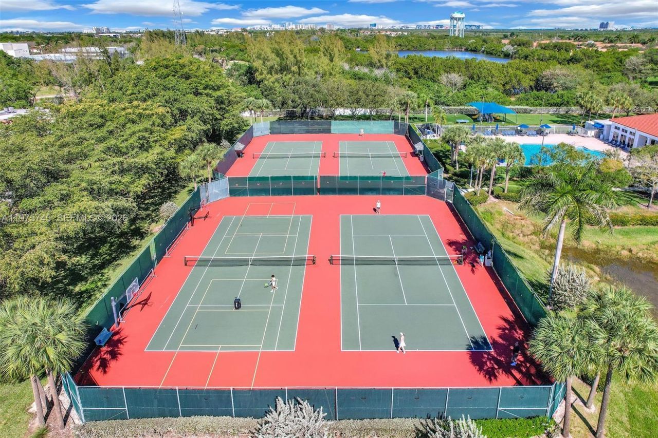 1425 Weeping Willow Way, Hollywood, FL 33019 Photo