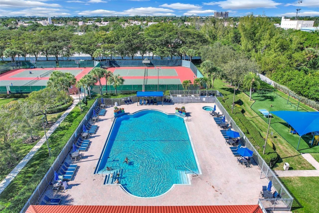 1425 Weeping Willow Way, Hollywood, FL 33019 Photo