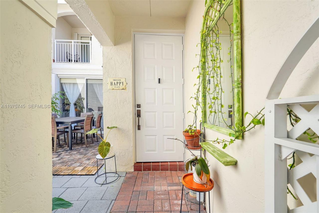 1425 Weeping Willow Way, Hollywood, FL 33019 Photo