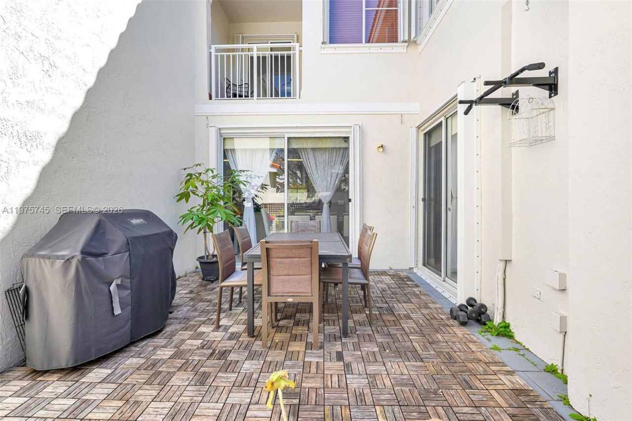 1425 Weeping Willow Way, Hollywood, FL 33019 Photo