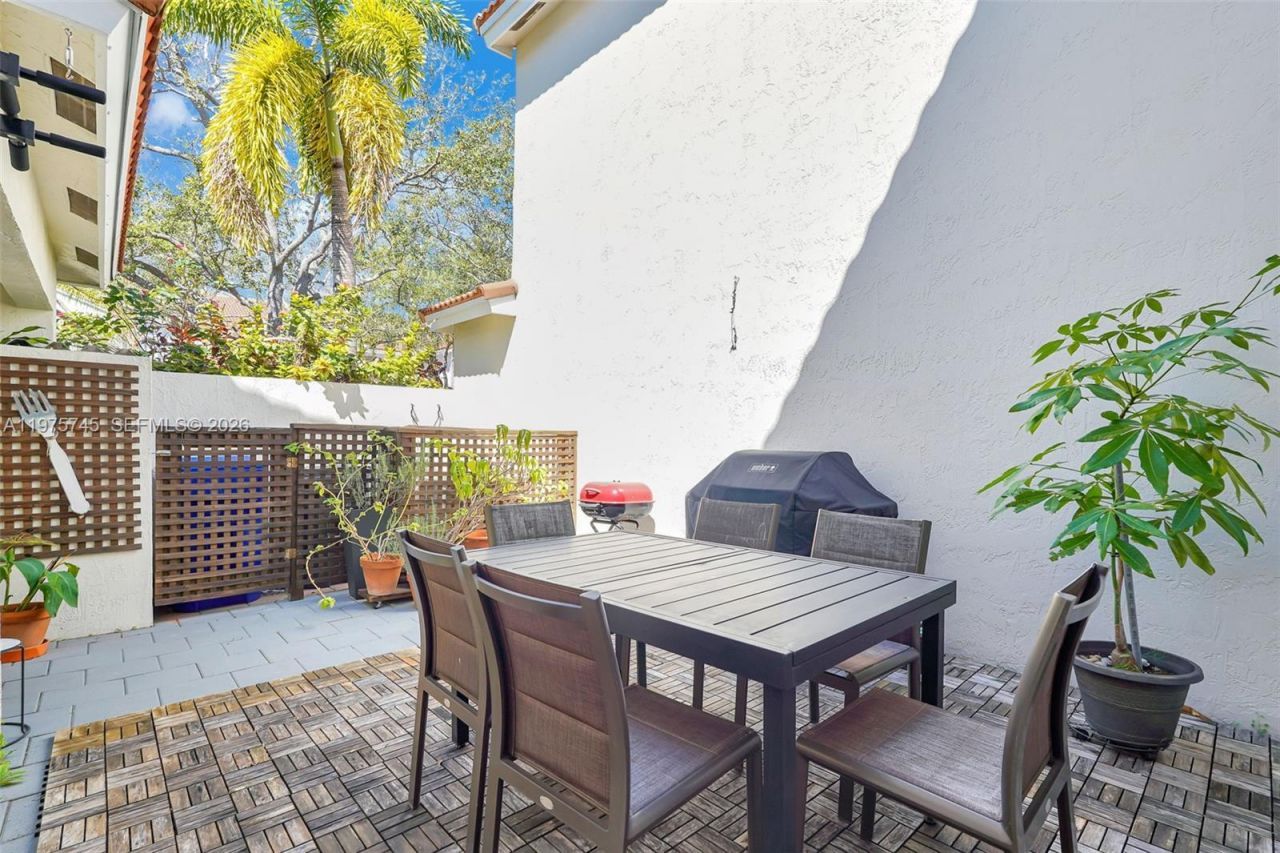 1425 Weeping Willow Way, Hollywood, FL 33019 Photo