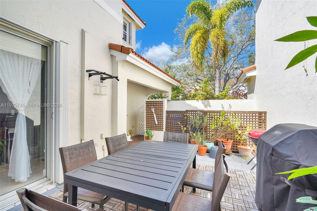 1425 Weeping Willow Way, Hollywood, FL 33019 Photo