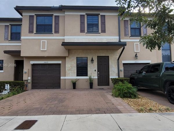 10219 W 32nd Ln , Hialeah, FL 33018