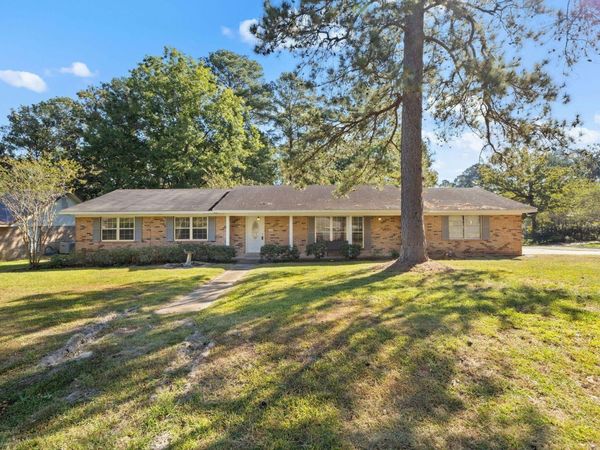313 Ridge Row , Pineville, LA 71360