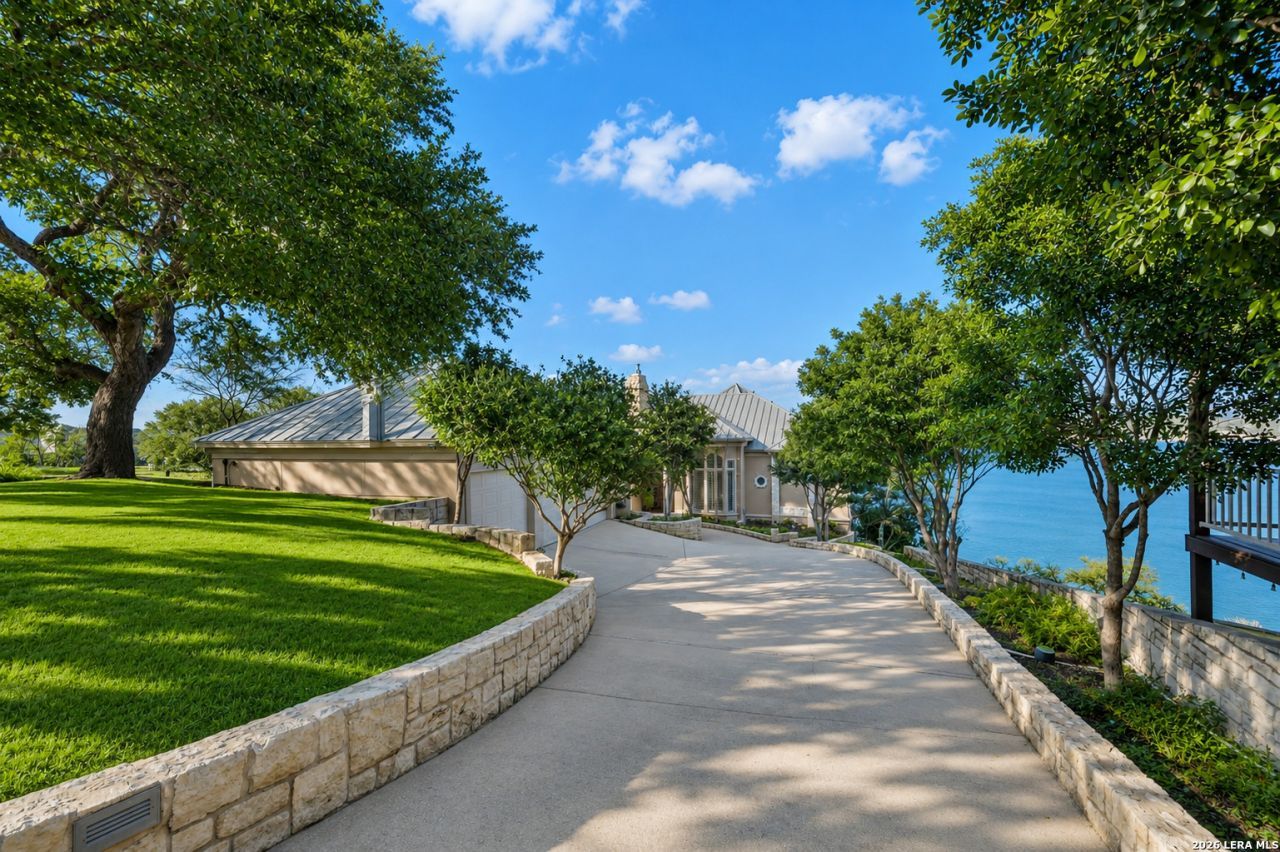 985 Janet, Canyon Lake, TX 78133 Main Photo