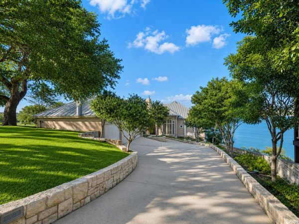985 Janet, Canyon Lake, TX 78133