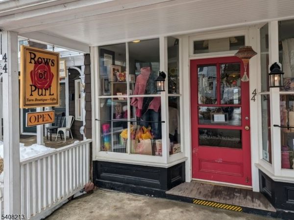 44 Main St, Chester, NJ 07930