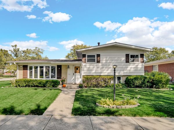 511 W Arquilla Drive, Glenwood, IL 60425