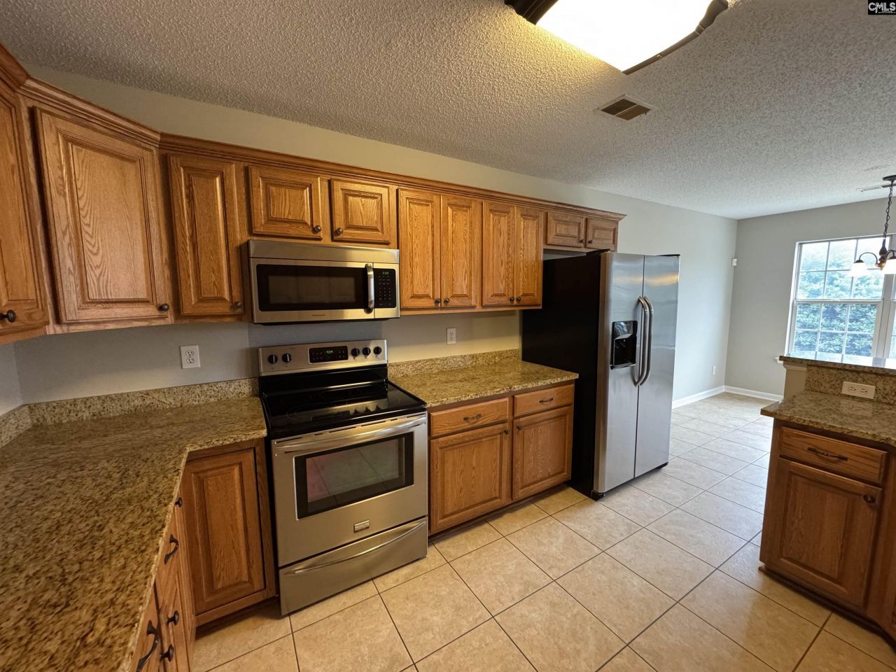 102 Wisteria Way  Photo 4