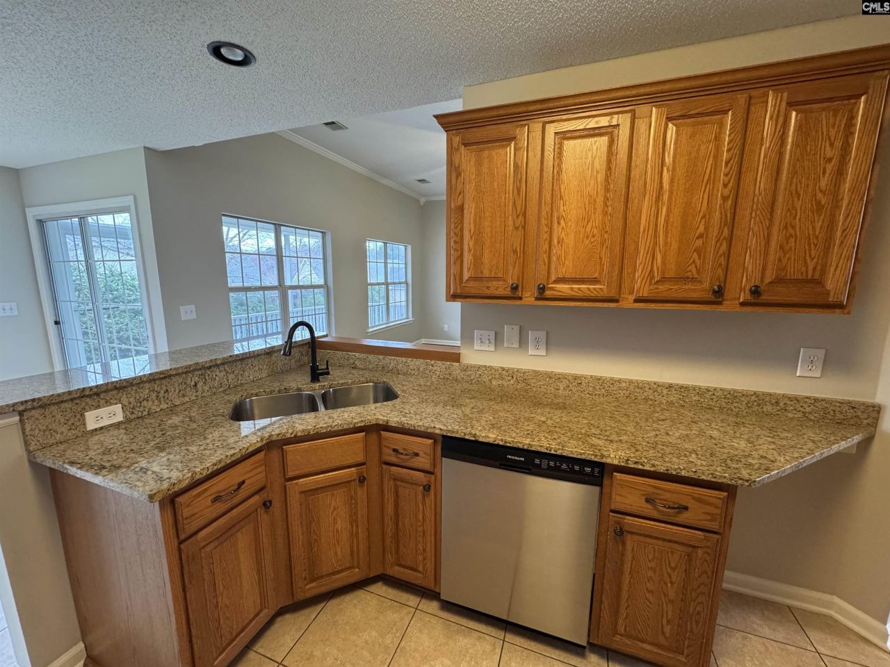 102 Wisteria Way  Photo 6