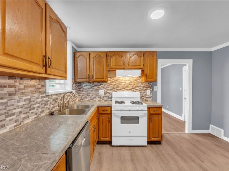 72 Northfield Road, Unit 2, Bedford, OH 44146 Photo 8