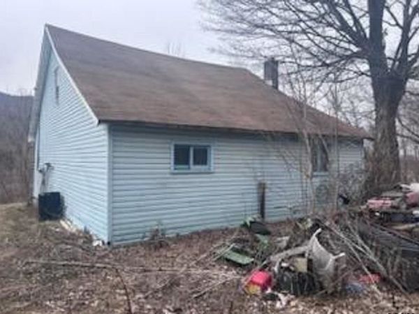 32 French Hill Road, Pownal, VT 05261