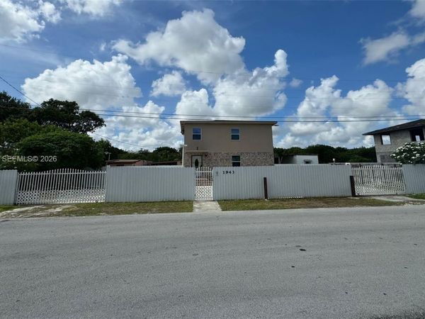 1943 NW 72nd St , Miami, FL 33147