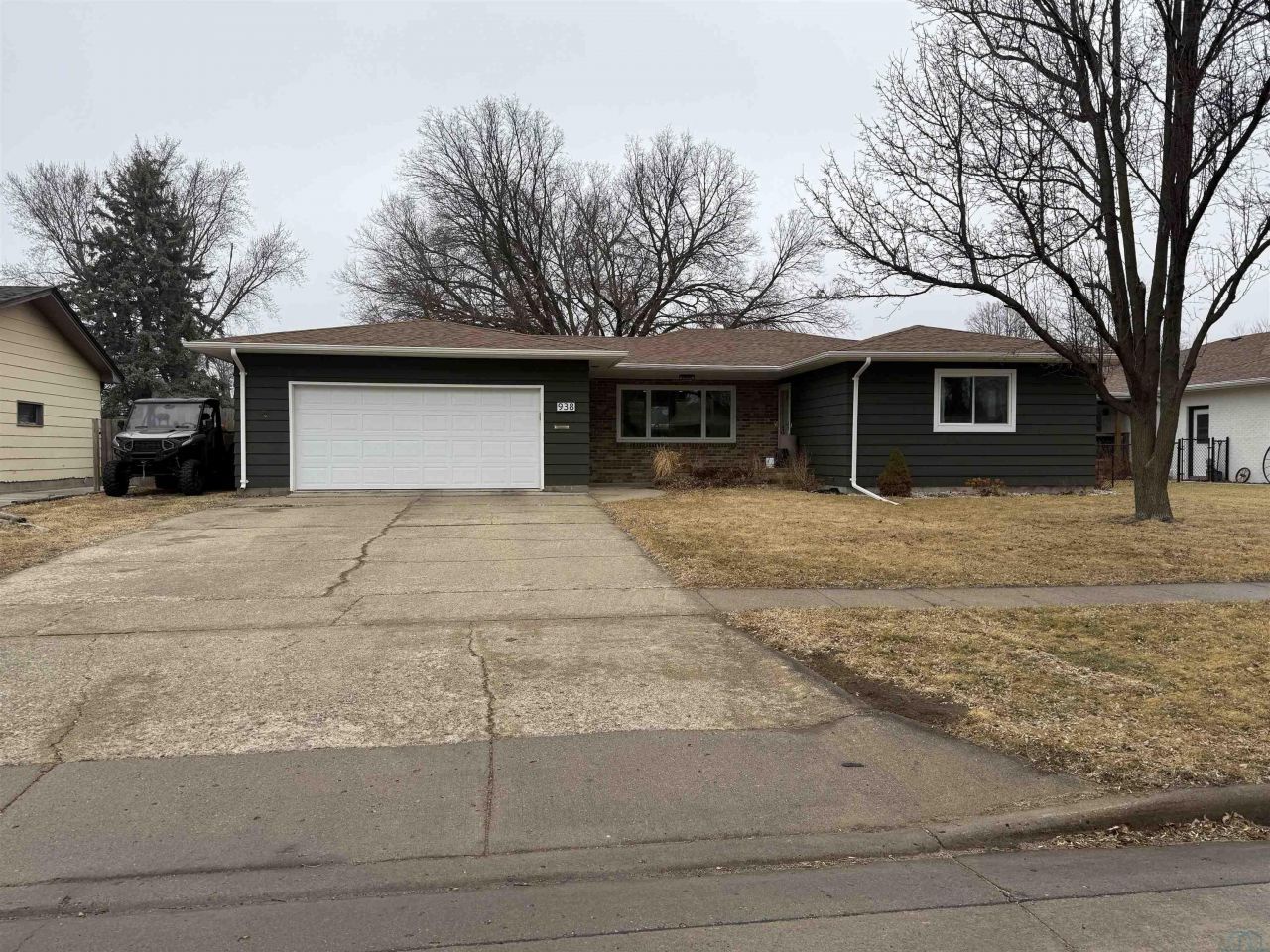 938 Crestview, Vermillion, SD 57069 Main Photo