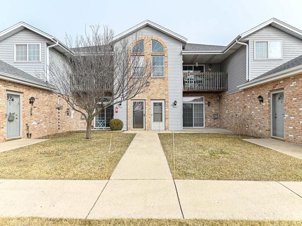 401 W Aspen DRIVE, Unit 7, Oak Creek, WI 53154
