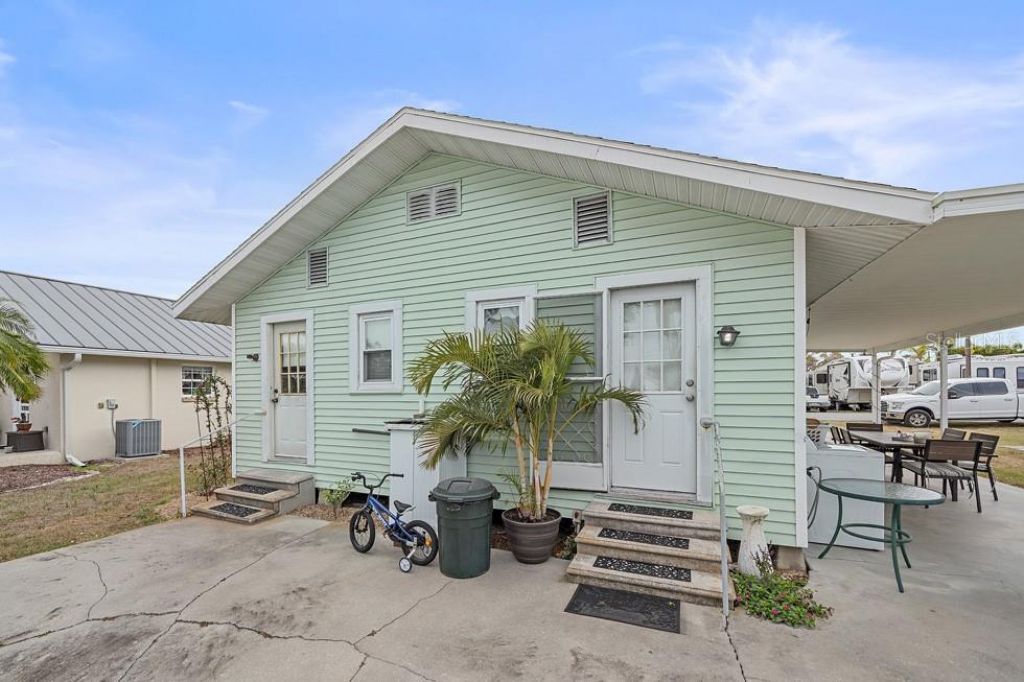 1126 Graber Avenue, Sarasota, FL 34237 Photo