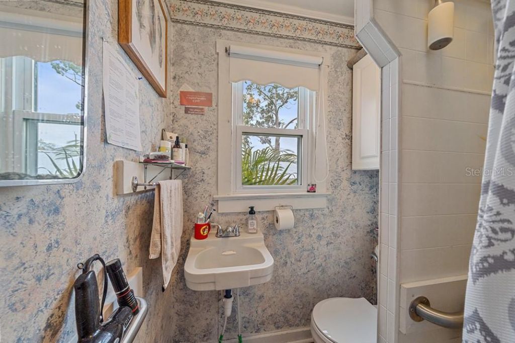 1126 Graber Avenue, Sarasota, FL 34237 Photo