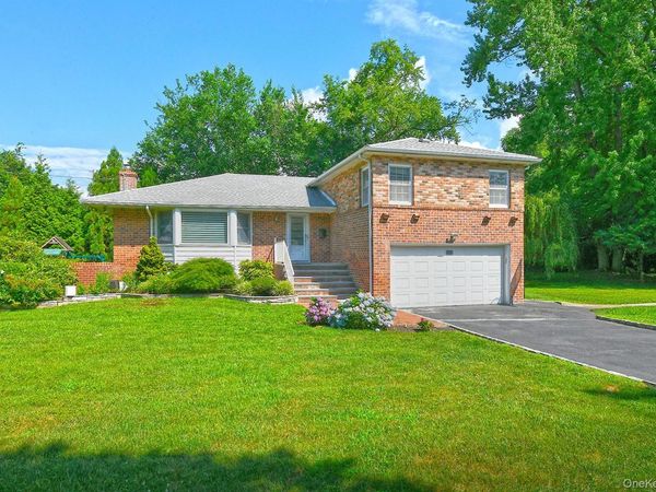 2 Cherrywood Lane , Port Washington, NY 11050