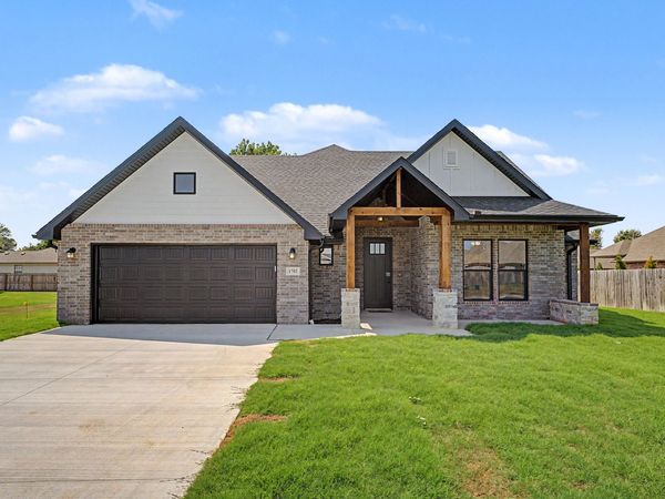 1702 Mando Lane, Webb City, MO 64870