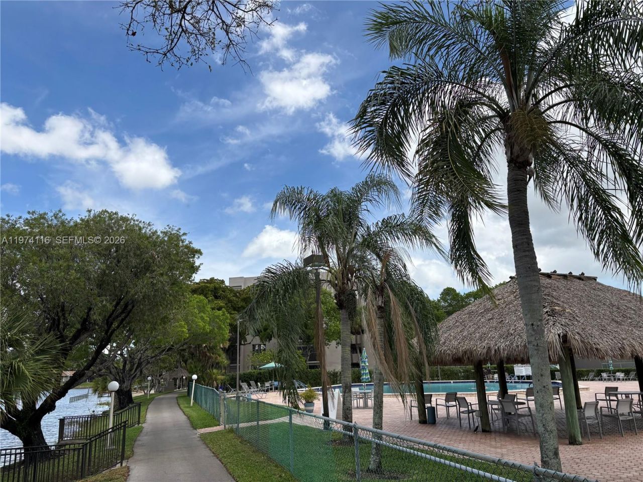 1100 Colony Point Cir, Unit 316, Pembroke Pines, FL 33026 Photo