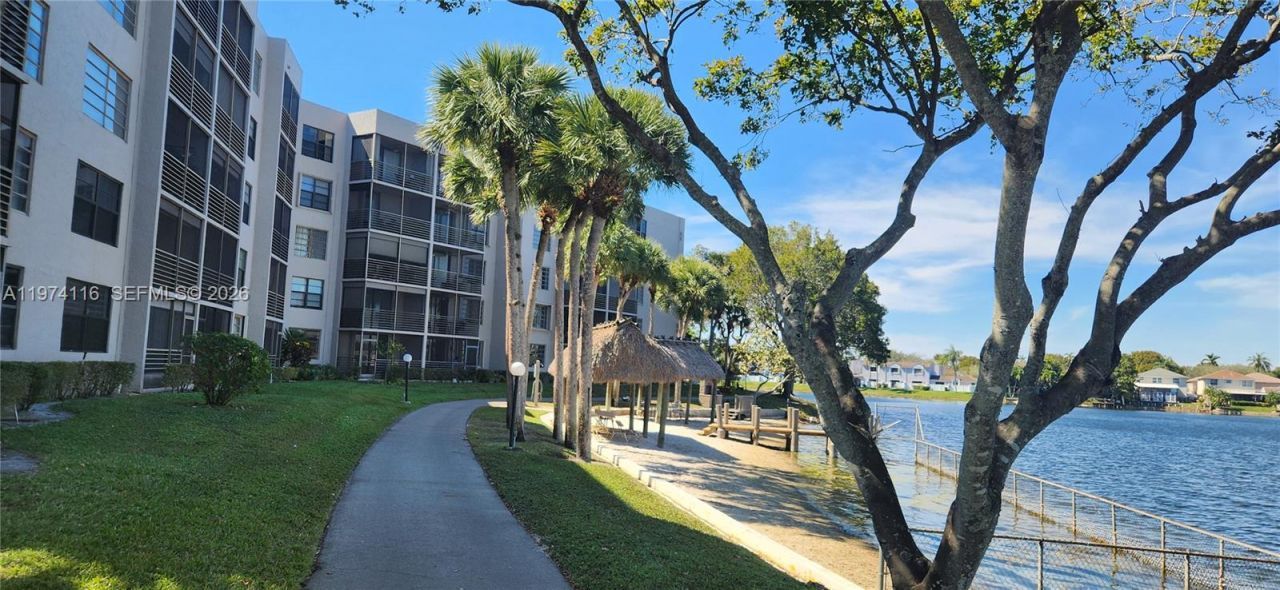 1100 Colony Point Cir , Unit 316, Pembroke Pines, FL 33026 Photo
