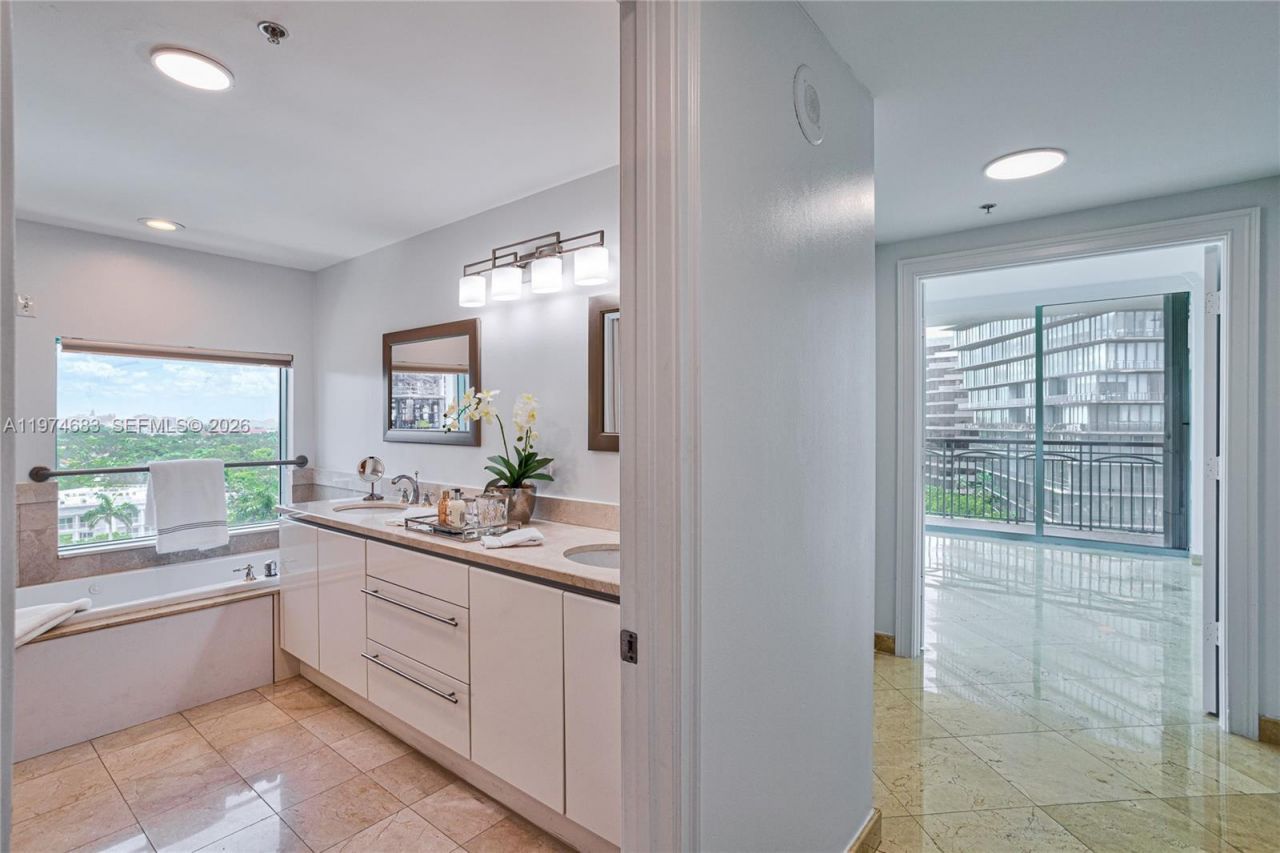 3400 SW 27th Ave , Unit 906, Miami, FL 33133 Photo