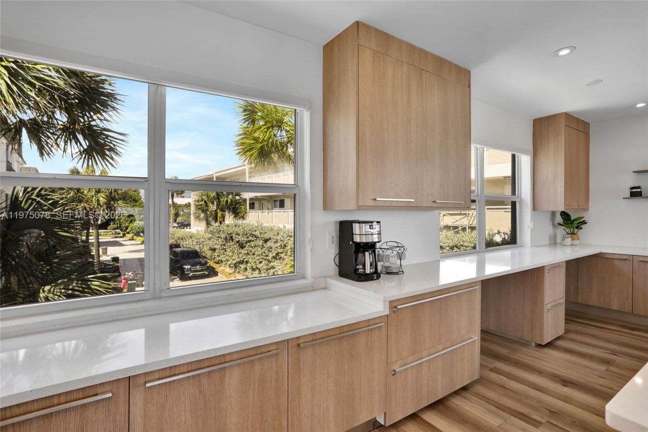 1194 Hillsboro Mile , Unit 1, Hillsboro Beach, FL 33062 Photo