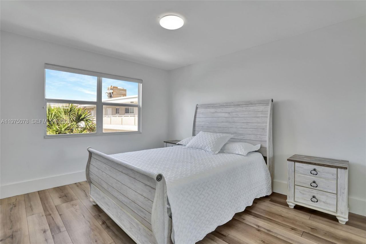 1194 Hillsboro Mile , Unit 1, Hillsboro Beach, FL 33062 Photo