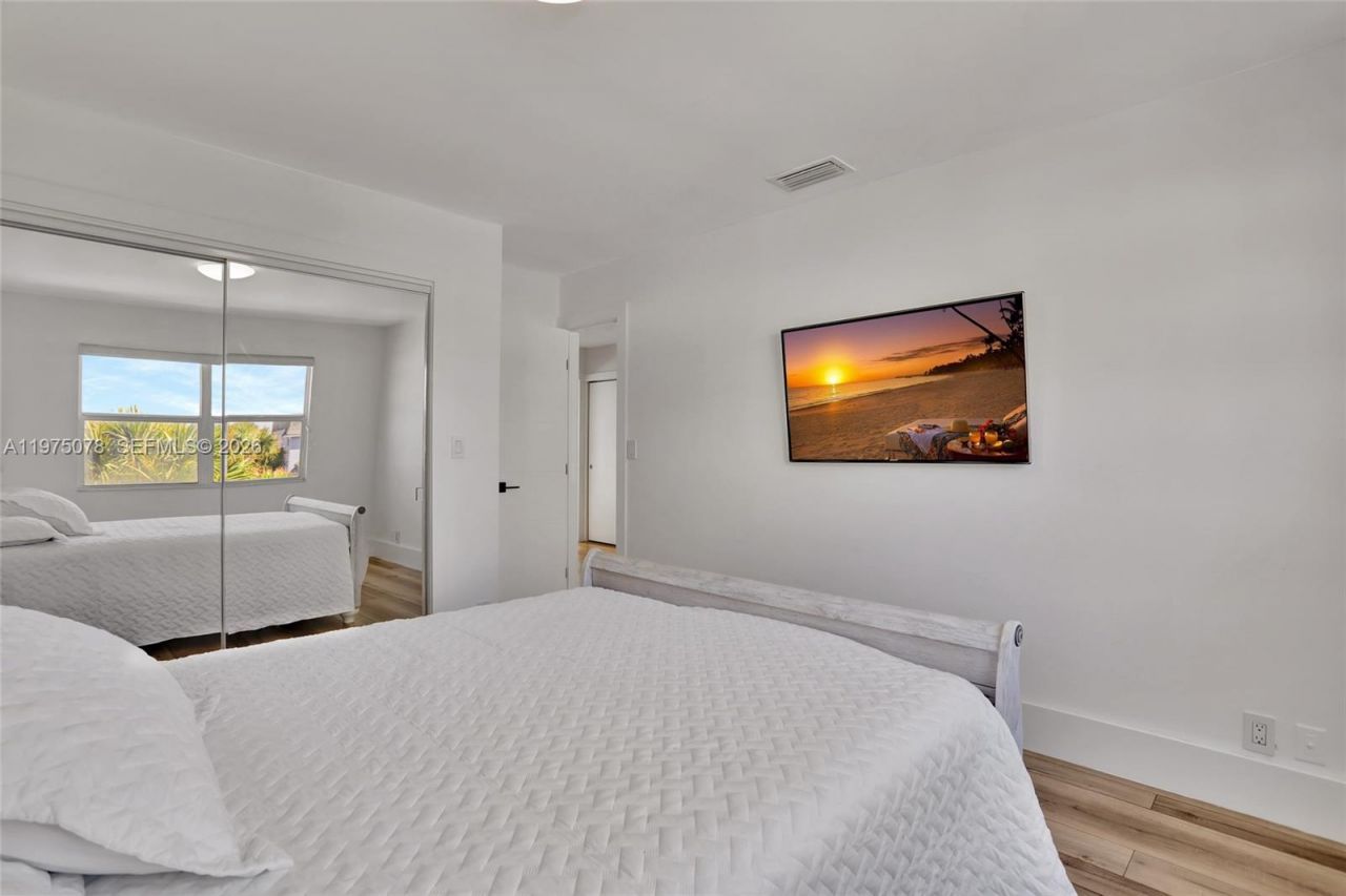 1194 Hillsboro Mile , Unit 1, Hillsboro Beach, FL 33062 Photo