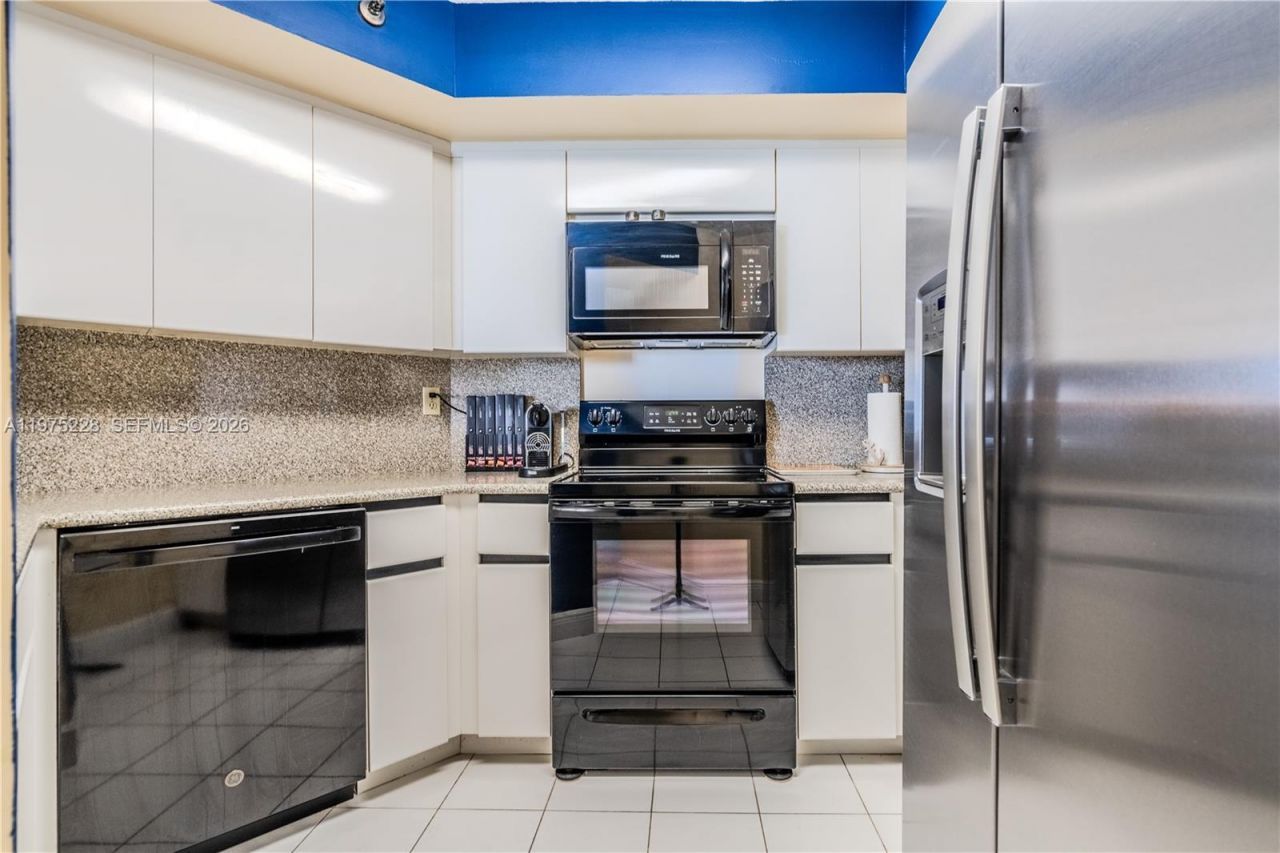 6767 Collins Ave, Unit 706, Miami Beach, FL 33141 Photo