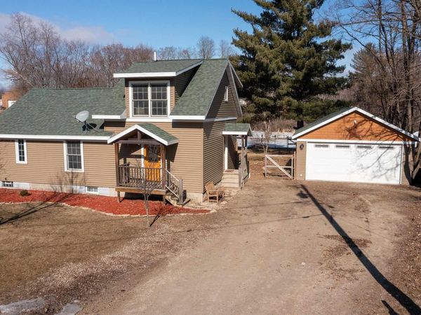 725 SHEARER STREET, Waupaca, WI 54981