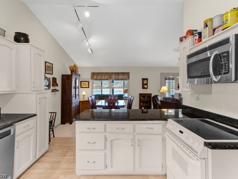 254 W Mohawk Drive , Malvern, OH 44644 Photo 12