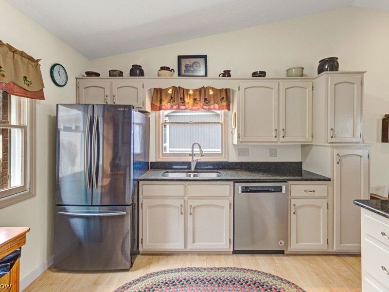 254 W Mohawk Drive , Malvern, OH 44644 Photo 14