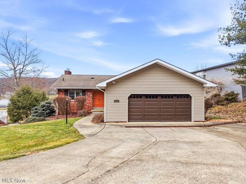 254 W Mohawk Drive , Malvern, OH 44644 Photo 2