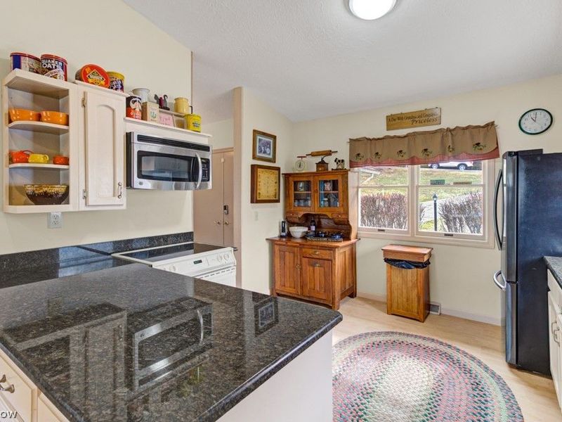 254 W Mohawk Drive , Malvern, OH 44644 Photo 7