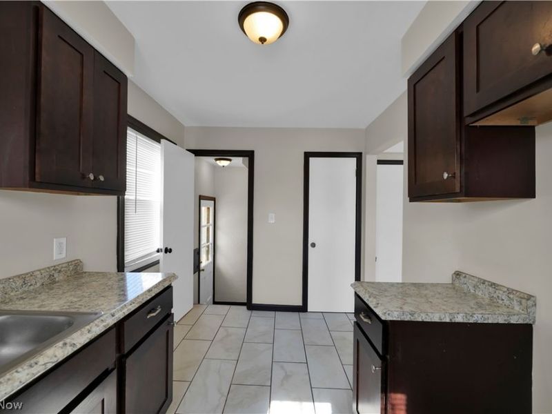 15705 Maplewood Avenue, Maple Heights, OH 44137 Photo 12