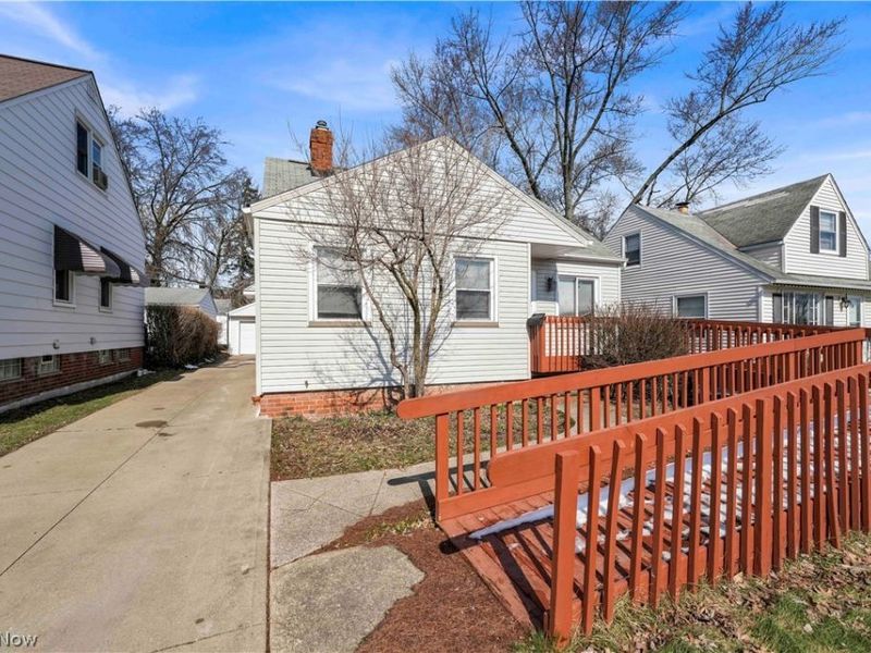 15705 Maplewood Avenue, Maple Heights, OH 44137 Photo 3