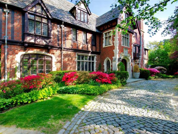 107 Bayview Road, Manhasset, NY 11030