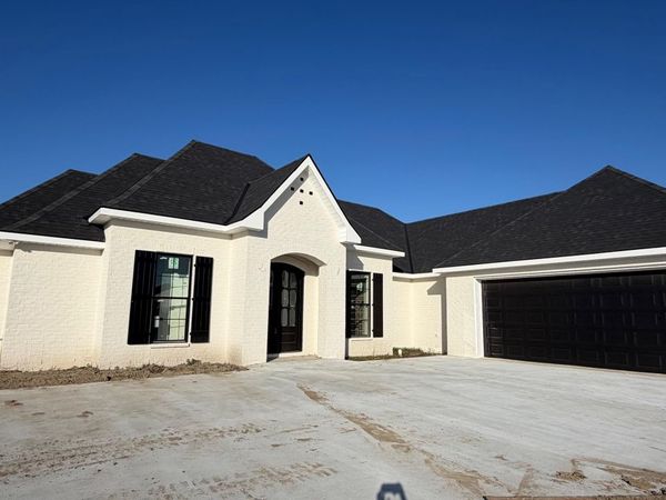 228 Newsom Dr, Houma, LA 70360