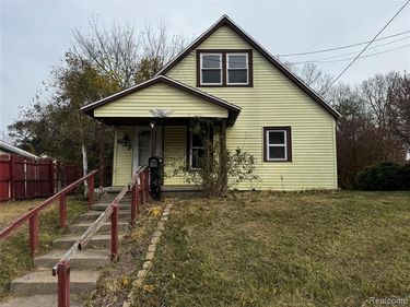 637 S Clemens Avenue, Lansing, MI 48912
