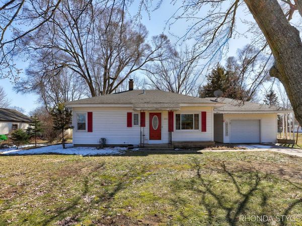 890 Paw Paw Drive, Holland, MI 49423