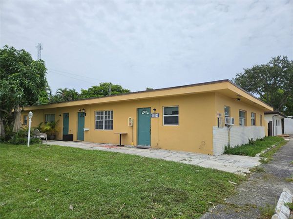 5050 SW 40th Avenue, Unit 4, Dania Beach, FL 33314