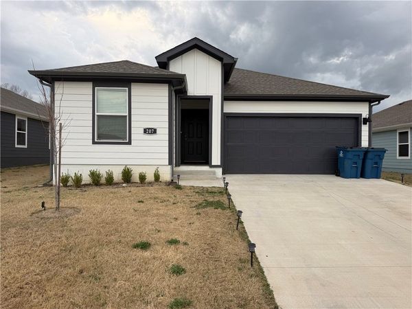 207 Pinwheel Street , Gentry, AR 72734
